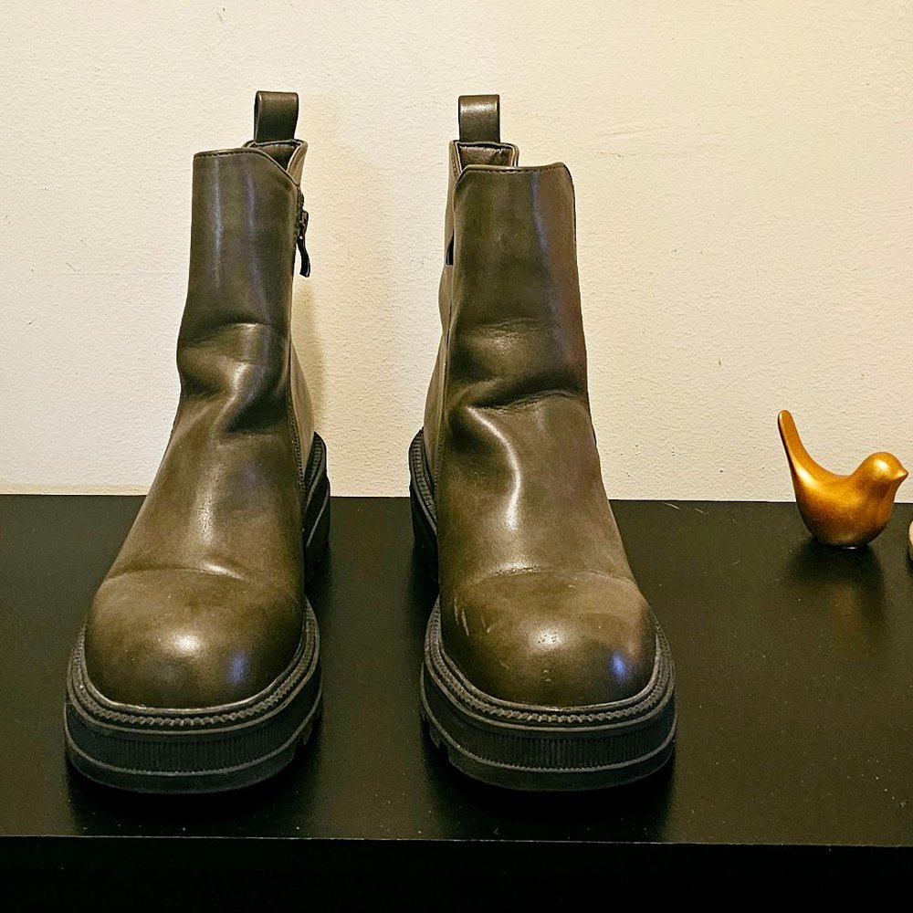 Platform Chelsea Boots - Picture 5 of 6